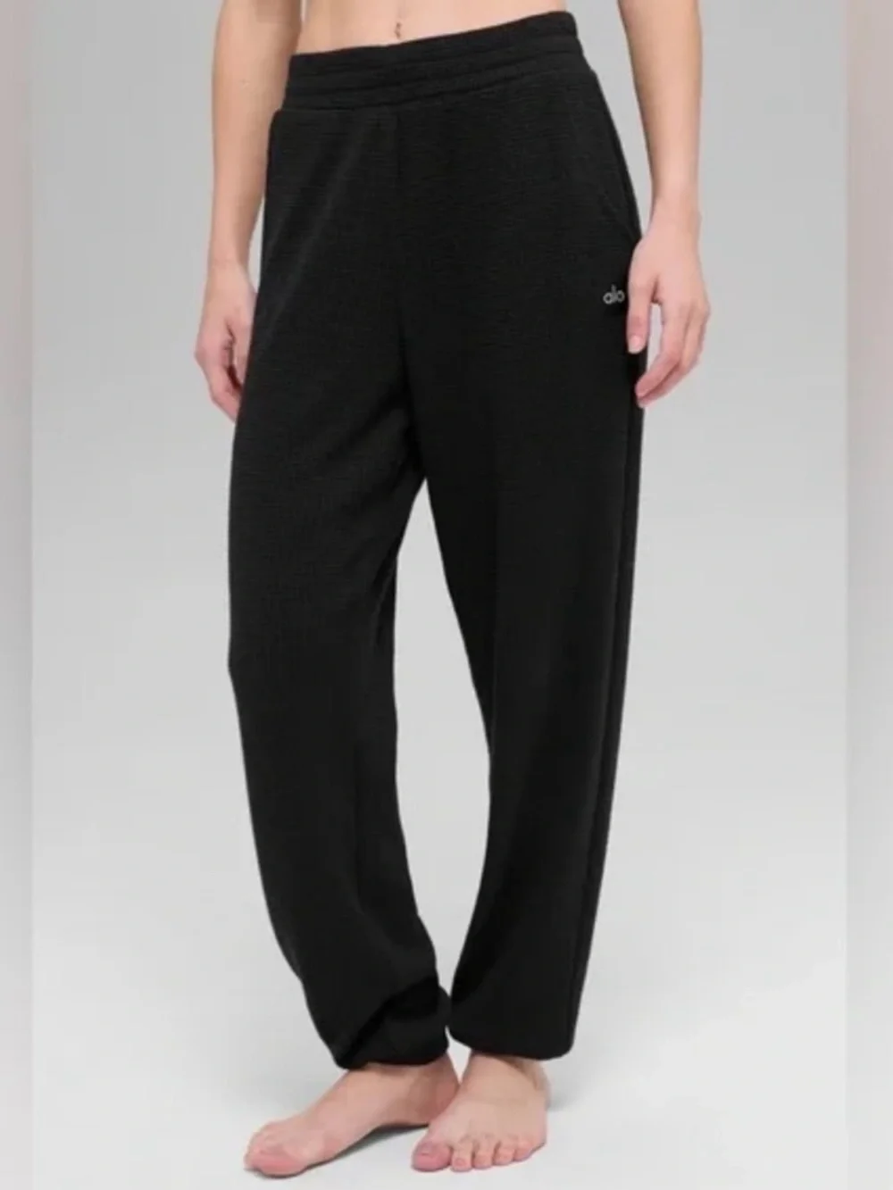 ALO Yoga Waffle Weekend Escape Jogger in Black Size Medium